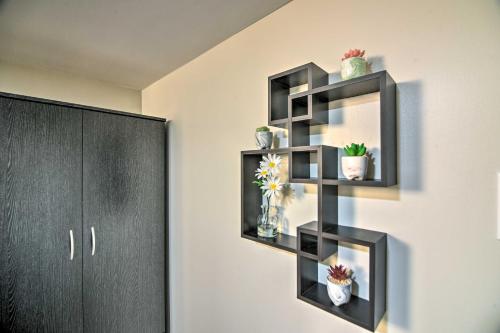 Gambar di galeri bagi Fresh Downtown Longmont Apartment - Walk to Main! di Longmont