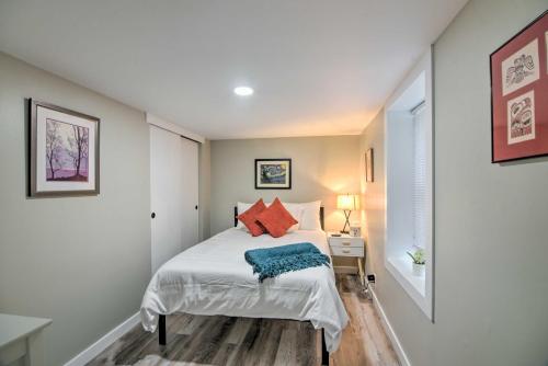 Imagen de la galería de Fresh Downtown Longmont Apartment - Walk to Main!, en Longmont