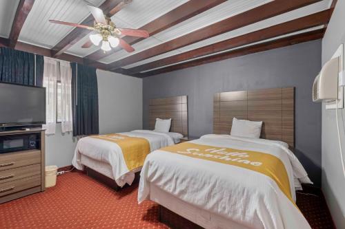 Cama o camas de una habitación en Budget Lodge