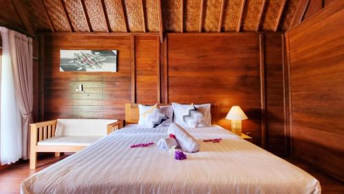Gulta vai gultas numurā naktsmītnē Cersen Resort Lombok