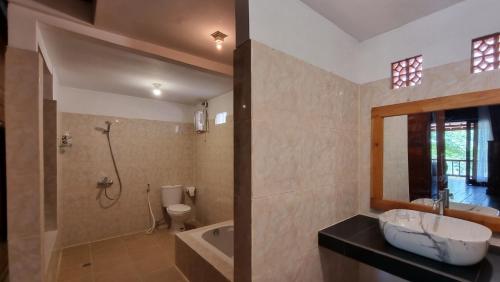 Kylpyhuone majoituspaikassa Cersen Resort Lombok