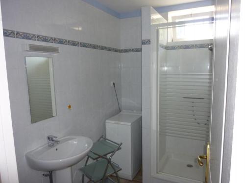 a white bathroom with a sink and a shower at Gîte Aurouer, 3 pièces, 4 personnes - FR-1-489-258 in Aurouer