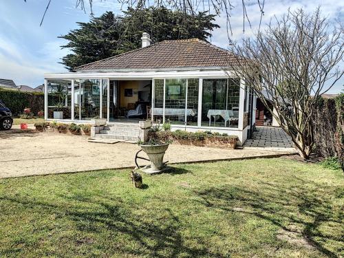 Maison calme avec jardin, véranda, proche plage et commerces - FR-1-361-145