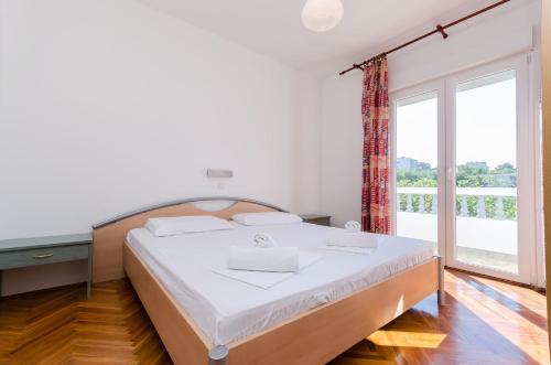 Llit o llits en una habitació de Apartments Slavica R