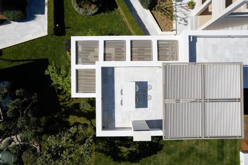 an overhead view of a house with a pool at Mikro Livadi Special Lodges - Has an Eco Salt water pool - 150m from the beach in Episkopí- Rethimno