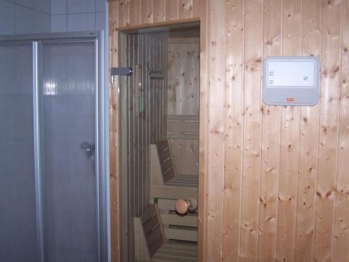 a door with a television on the wall of a room at Weißes Traumhaus in Glowe