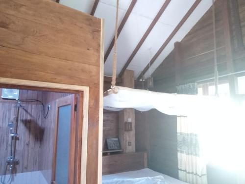 a room with a bed with a canopy and a window at Barn Hills in Ella
