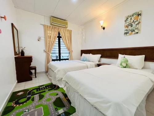 Ein Bett oder Betten in einem Zimmer der Unterkunft A'Famosa Private Pool Villa