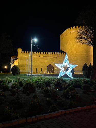 a large building with a star in front of it at night at Casa Santa María 2 con jardín y barbacoa in Arévalo