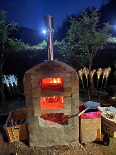 Barbecuefaciliteiten beschikbaar voor gasten van de homestay