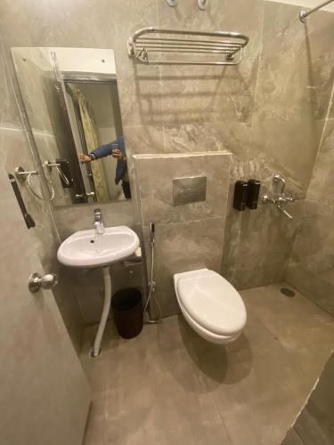 Ένα μπάνιο στο HOTEL ABODE