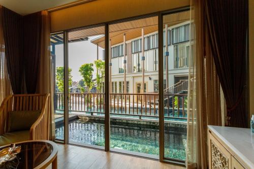 W1Bangkoknoi Hotelにあるバルコニーまたはテラス