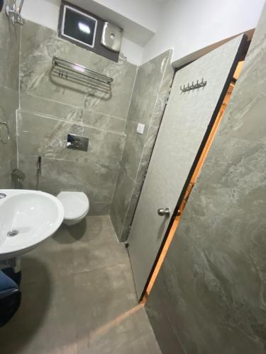 Ένα μπάνιο στο HOTEL ABODE