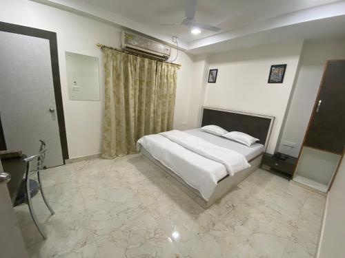 Ένα ή περισσότερα κρεβάτια σε δωμάτιο στο HOTEL ABODE