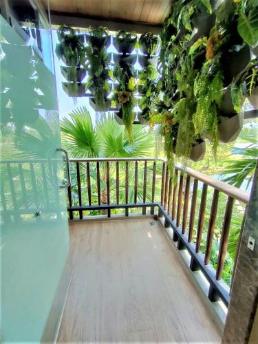 W1Bangkoknoi Hotelにあるバルコニーまたはテラス