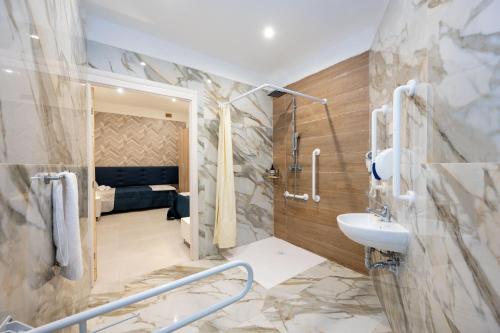 Ванна кімната в Vela Blu Boutique Suites