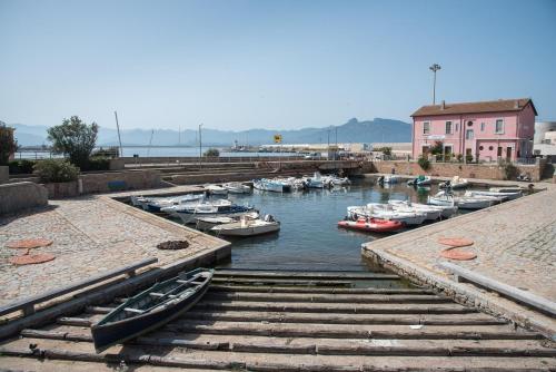 a bunch of boats are docked in a harbor at LOFT LUNGOMARE vista MARE e MONTI in Àrbatax