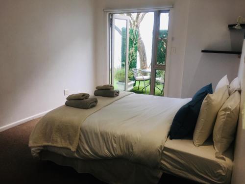 Cama o camas de una habitación en Camps Bay Apartment