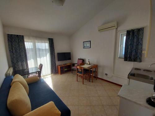 Emma Demarin apartments