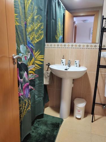 Kúpeľňa v ubytovaní ¡Apartamento cerca de la piscina en paraíso de Vera!