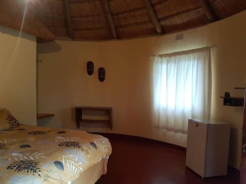 Postel nebo postele na pokoji v ubytování Lituba Lodge