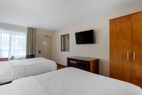 a hotel room with two beds and a flat screen tv at Comfort Inn Downtown Nashville - Music City Center in Nashville