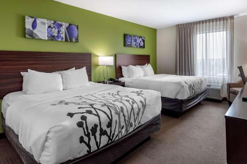 Кровать или кровати в номере Sleep Inn