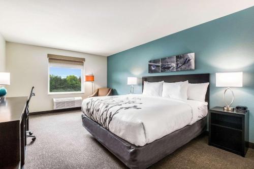 מיטה או מיטות בחדר ב-Sleep Inn Winfield - Teays Valley