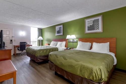 เตียงในห้องที่ Quality Inn - Roxboro South