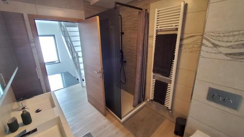 Koupelna v ubytování Chambre deluxe au 2ème étage, chambre double au 4ème étage NOT A HÔTEL