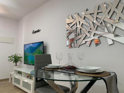 A television and/or entertainment centre at A Estrenar Preciosa Suite-Céntrico-Con Jardín y Porche