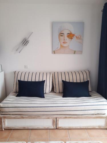 Ένα ή περισσότερα κρεβάτια σε δωμάτιο στο Appartement de standing avec Piscine
