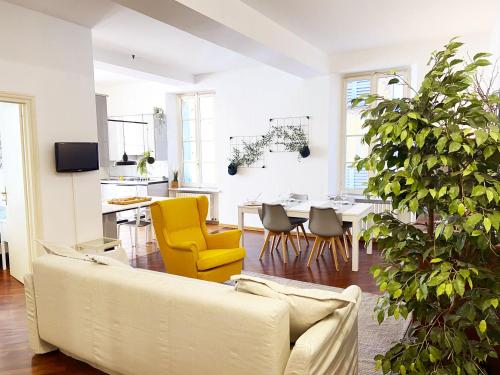 A television and/or entertainment centre at Wild Apartment