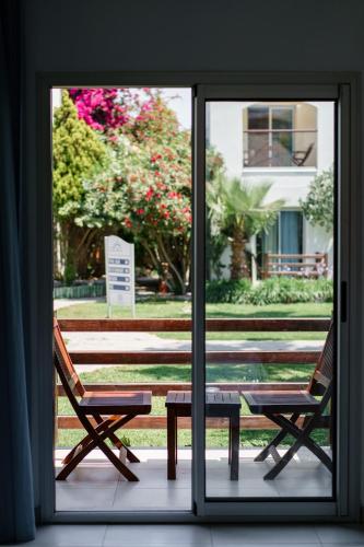 Un balcón o terraza en Costa Luvi Hotel Bodrum - All Inclusive