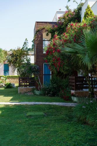 Un jardín fuera de Costa Luvi Hotel Bodrum - All Inclusive