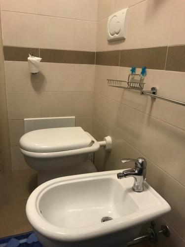 a bathroom with a white sink and a toilet at VILLA GIUSY in Sant'Isidoro