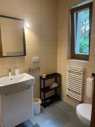 Kúpeľňa v ubytovaní Apartament przy lesie