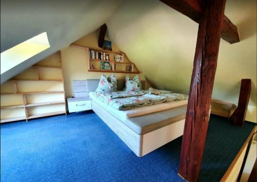 מיטה או מיטות בחדר ב-Ferienwohnung an der Havel