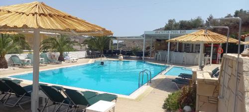 A piscina localizada em Aretousa ou nos arredores