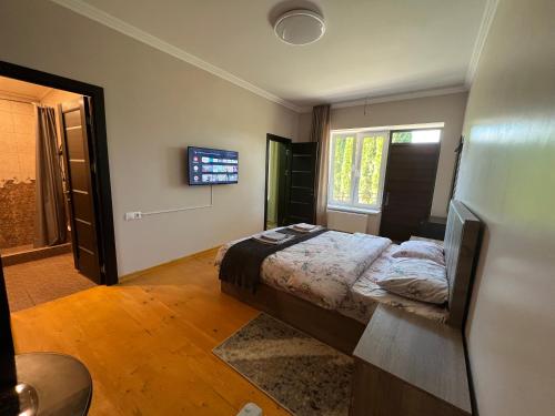 Balkonchik GuestHouseにあるベッド
