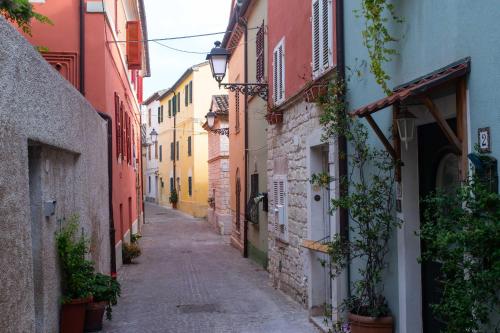 S268 - Sirolo, delizioso trilocale nel centro storico con posto auto