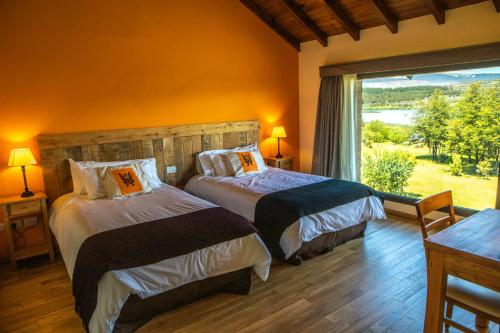Säng eller sängar i ett rum på Lago Rosario Lodge