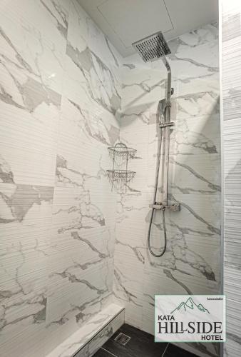 Un baño de Kata Hillside Hotel