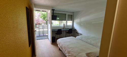 Postel nebo postele na pokoji v ubytování Kyriad Direct Nancy Sud -Vandoeuvre - Rénové