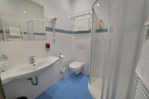 Ванна кімната в Prague Season Three Stars