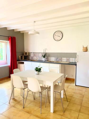 Kuchyň nebo kuchyňský kout v ubytování Logement de charme calme assuré