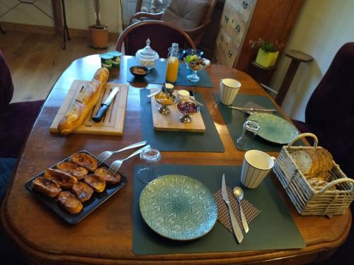 Opções de café da manhã disponíveis para hóspedes em chambres d'hôtes Le Carillon