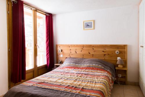 Una cama o camas en una habitación de Gîte Chalet La Vie Sauvage