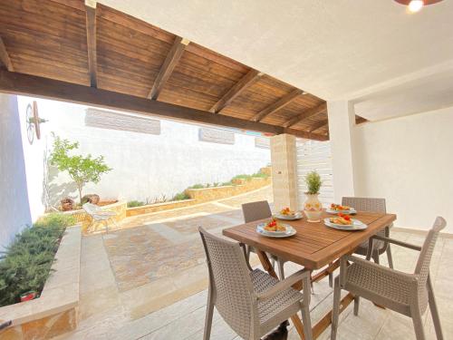 a dining room with a wooden table and chairs at Le cicale in Tiggiano