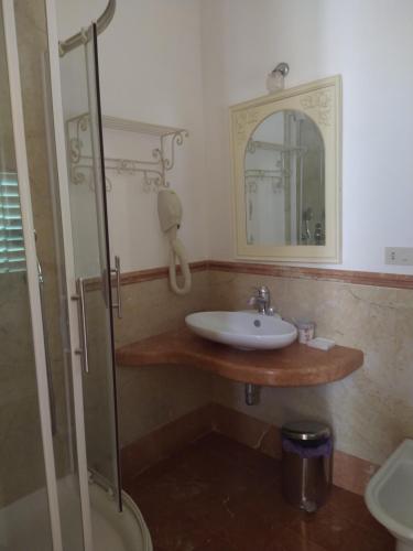 A bathroom at Maison Butterfly